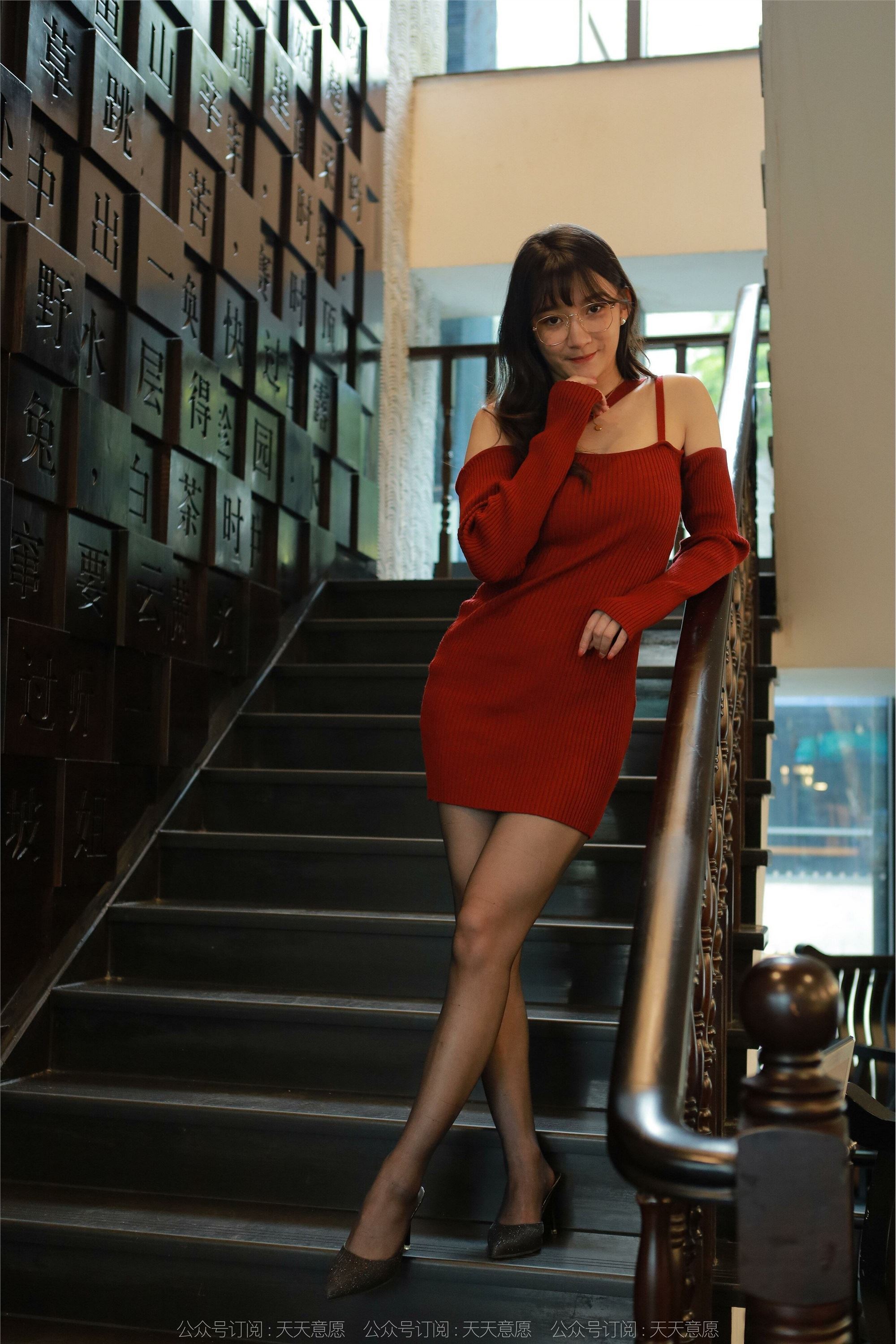 IESS异思趣向  2022.05.22 丝享家 1095：秋秋《深V红裙》